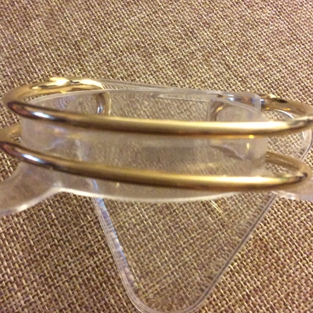 NEW Goldtone Rounded Bangle Bracelet - Picture 4 of 5